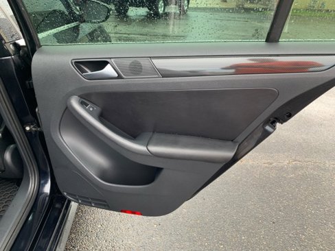 Used 2014 Volkswagen Jetta GLI image 17