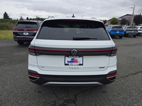 New 2025 Volkswagen Taos SE image 5