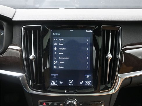 Used 2019 Volvo S90 T6 Momentum image 15