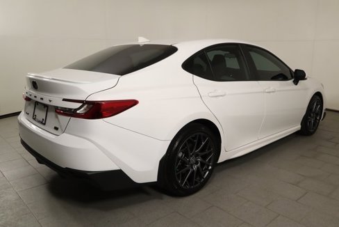 Used 2025 Toyota Camry SE image 5