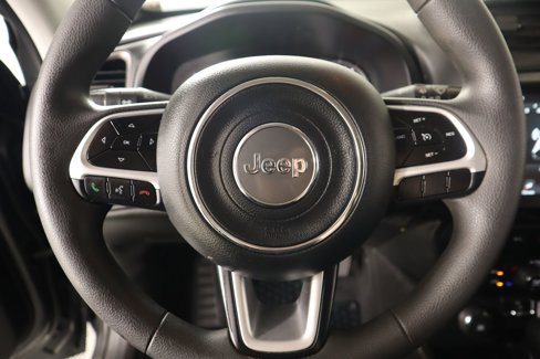 Used 2023 Jeep Renegade Latitude image 3
