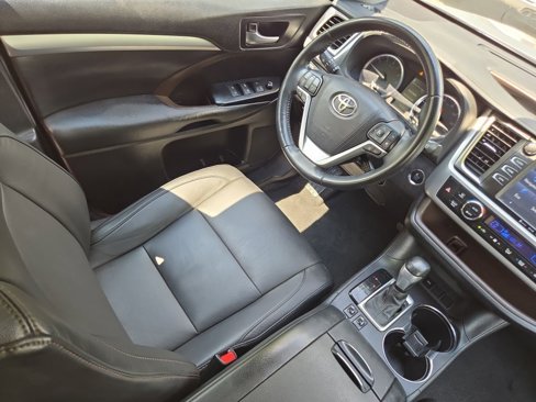 Used 2018 Toyota Highlander XLE image 16