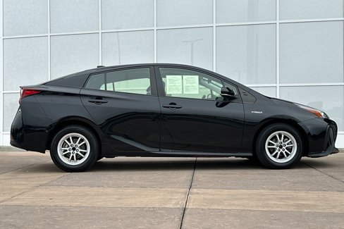 Certified 2022 Toyota Prius LE image 3