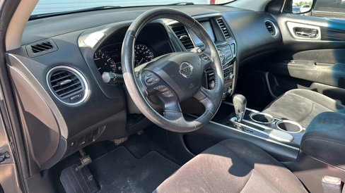 Used 2014 Nissan Pathfinder SV image 3