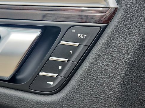 Used 2025 Porsche Macan image 25