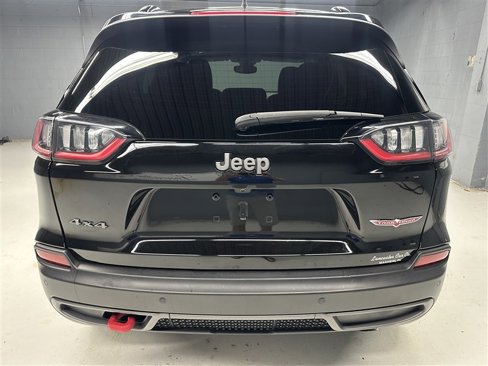 Used 2022 Jeep Cherokee Trailhawk image 5