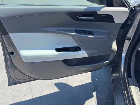 Used 2017 Jaguar XE Prestige image 10