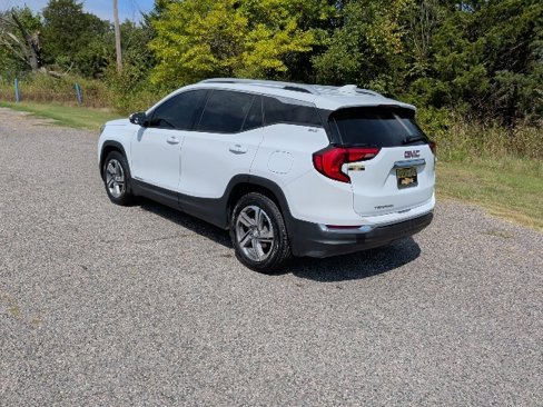 Certified 2020 GMC Terrain SLT image 3