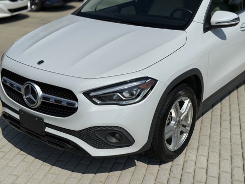 Used 2021 Mercedes-Benz GLA 250 4MATIC w/ Premium Package image 11