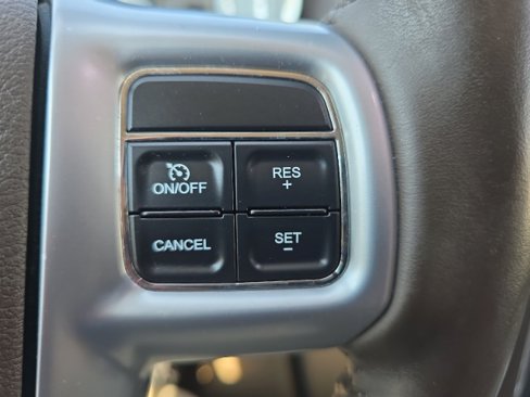 Used 2011 Chrysler Town & Country Touring-L w/ Driver Convenience Group image 21