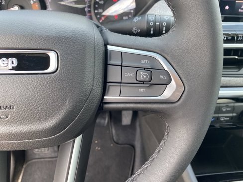 New 2025 Jeep Compass Latitude image 28