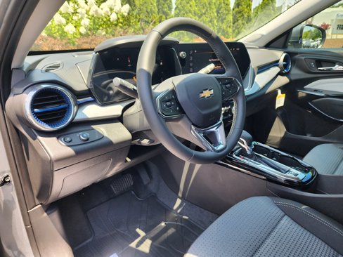 Used 2025 Chevrolet Trax LT w/ LT Convenience Package image 22