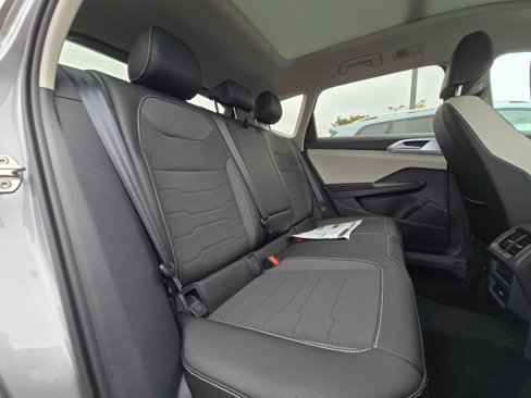 New 2025 Volkswagen Taos SE image 15