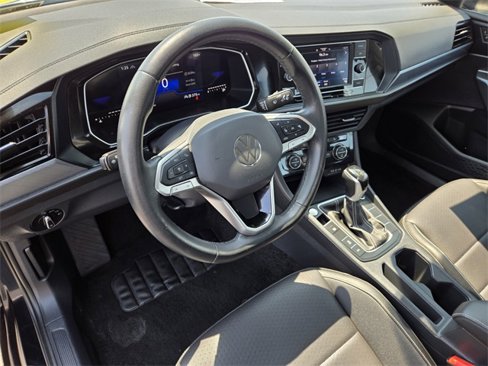 Used 2024 Volkswagen Jetta SE image 11