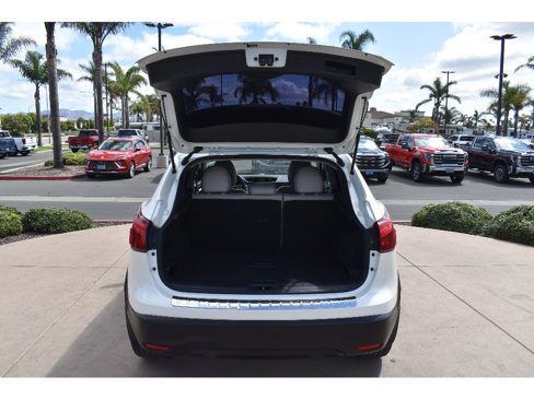 Used 2018 Nissan Rogue Sport SL image 6