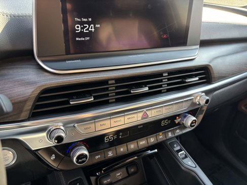 Used 2022 Kia Telluride SX w/ SX Prestige Package image 23