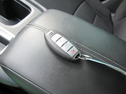 Used 2022 Nissan Sentra SV w/ Trunk Package image 32