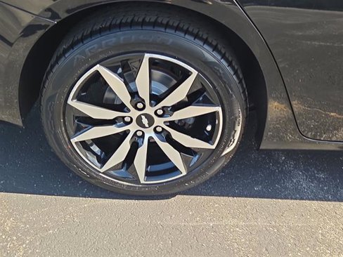 Used 2017 Chevrolet Malibu LT w/ Leather Package image 8