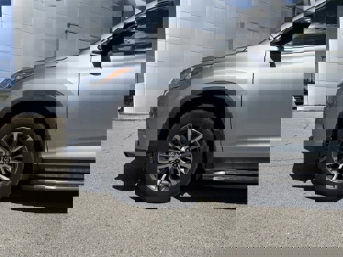 Used 2019 Toyota Highlander XLE image 9