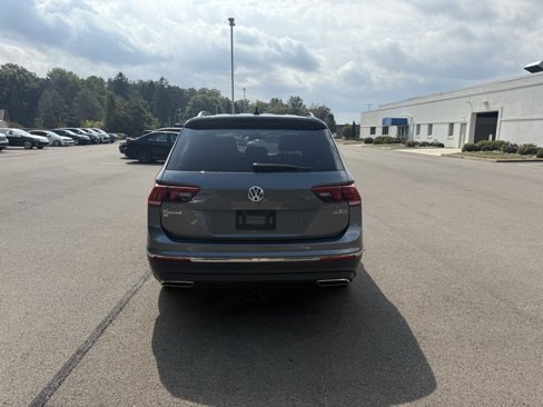 Used 2021 Volkswagen Tiguan SE w/ Panoramic Sunroof Package image 7