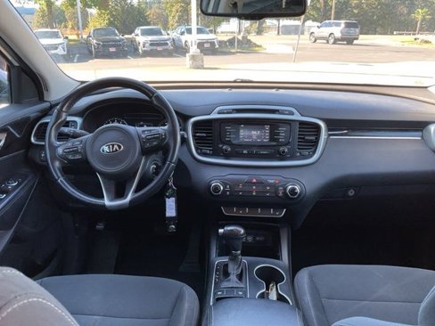 Used 2016 Kia Sorento LX w/ LX Convenience Package image 9