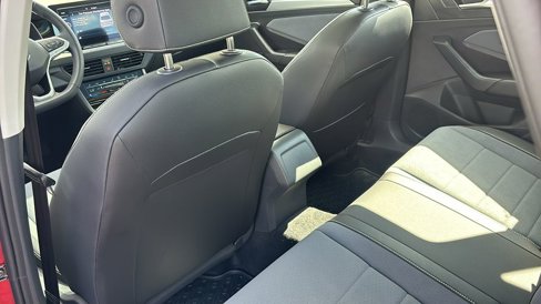 Used 2025 Volkswagen Jetta SE image 32
