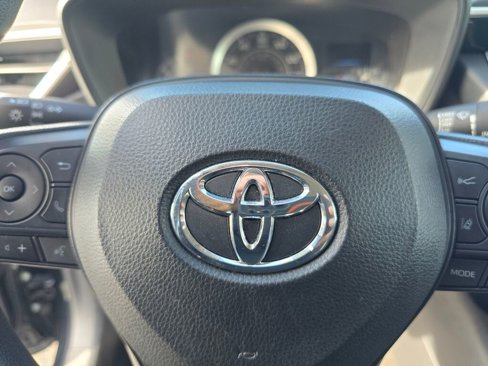 Used 2021 Toyota Corolla LE image 30