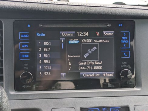 Used 2015 Toyota Sienna XLE Premium image 12