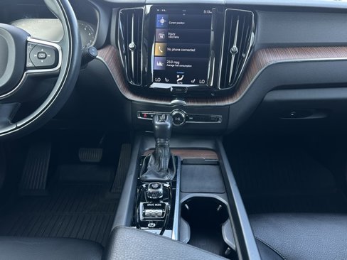 Used 2021 Volvo XC60 T5 Momentum w/ Advanced Package image 13