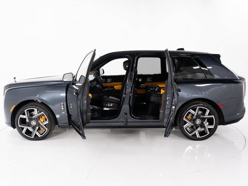 New 2025 Rolls-Royce Cullinan Black Badge image 9