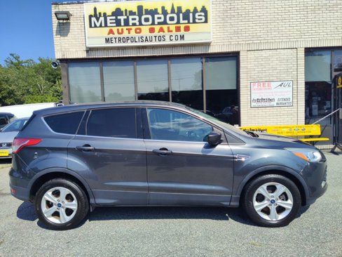 Used 2016 Ford Escape SE w/ SE Cold Weather Package image 1