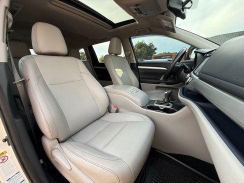 Used 2015 Toyota Highlander XLE image 4