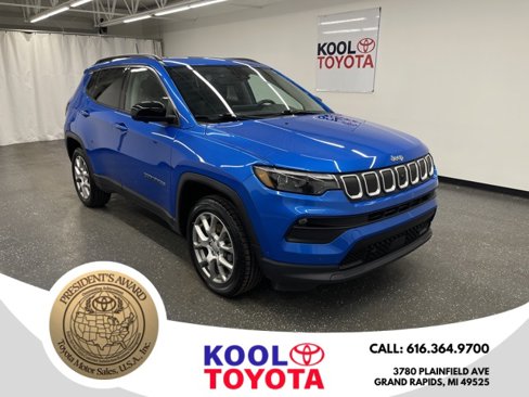 Used 2022 Jeep Compass Latitude w/ Sun and Sound Group image 1
