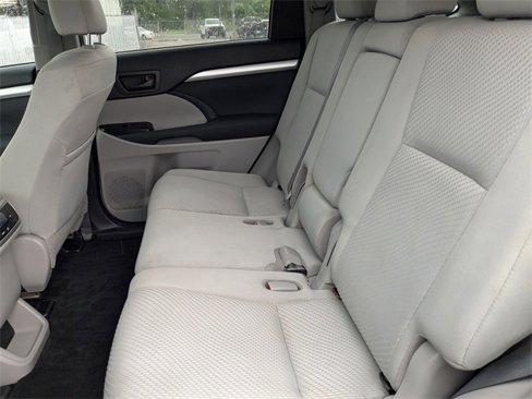 Used 2019 Toyota Highlander LE image 14