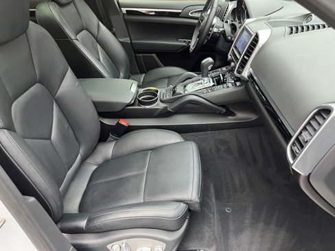 Used 2015 Porsche Cayenne S image 40