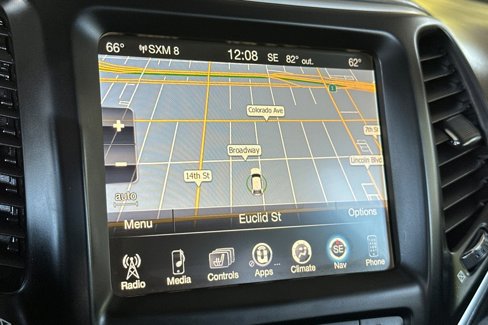 Used 2017 Jeep Cherokee Overland w/ Technology Group image 20