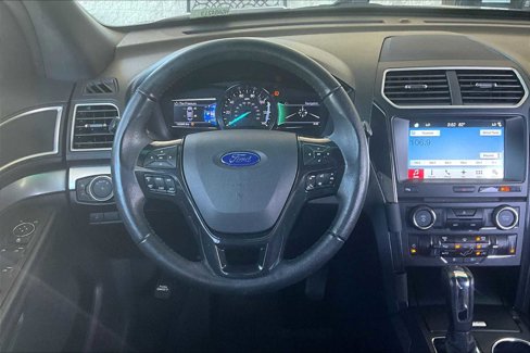 Used 2017 Ford Explorer XLT w/ Equipment Group 202A image 5