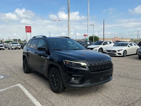Used 2023 Jeep Cherokee Altitude Lux image 3