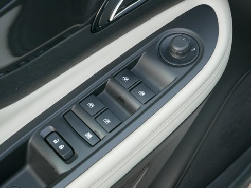 Used 2020 Buick Encore Preferred w/ Safety Package image 17