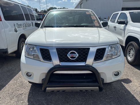 Used 2020 Nissan Frontier SV image 2