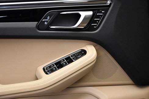 Used 2023 Porsche Macan Turbo image 36