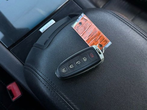 Used 2017 Ford Taurus Limited image 7