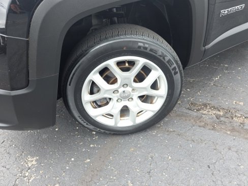 Used 2018 Jeep Renegade Latitude w/ Cold Weather Group image 45