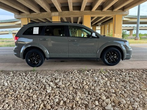 Used 2020 Dodge Journey SE w/ SE Popular Equipment Group image 2