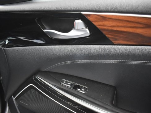 Used 2018 Kia Cadenza Technology image 24