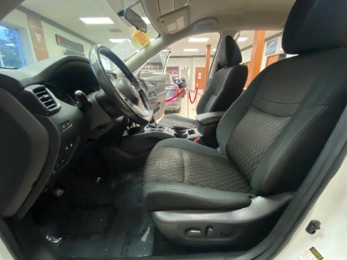 Used 2018 Nissan Rogue SV image 18