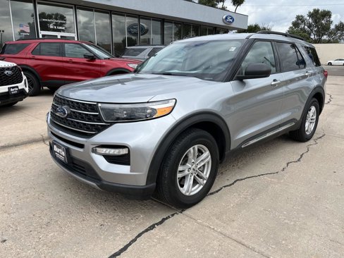Used 2022 Ford Explorer XLT w/ Equipment Group 202A image 2