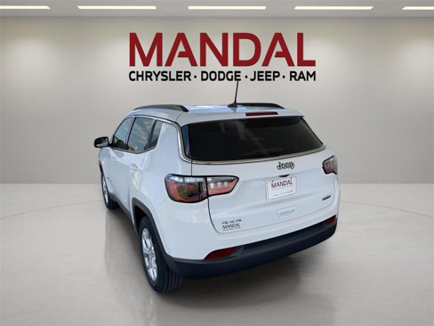 Certified 2024 Jeep Compass Latitude image 9