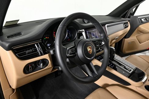 Used 2025 Porsche Macan image 4