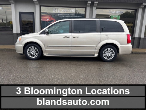 Used 2015 Chrysler Town & Country Touring-L image 1